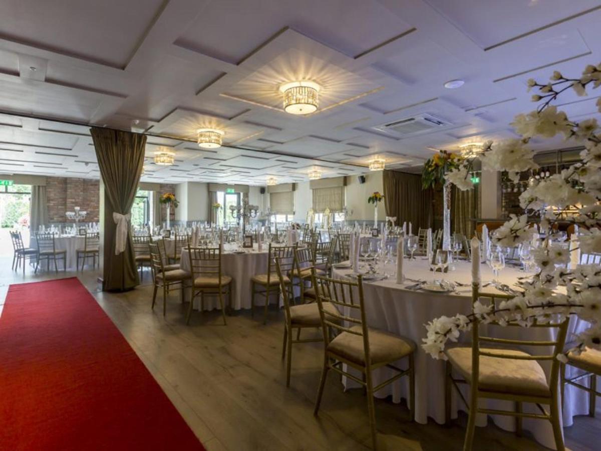 The Village Hotel, Bar And Restaurant Bettystown Exterior foto