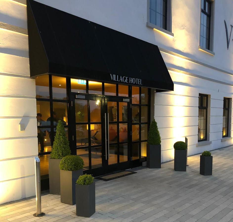 The Village Hotel, Bar And Restaurant Bettystown Exterior foto